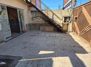 Comercial · 240m² · 2 Vagas · Oportunidade - Salão Comercial em Reforma - Jardim Ismênia - 240m².