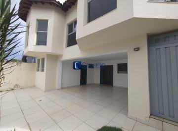 Comercial · 238m² · 4 Quartos · 4 Vagas · Casa Comercial com 4 Salas e 3 Banheiros em Excelente Localização