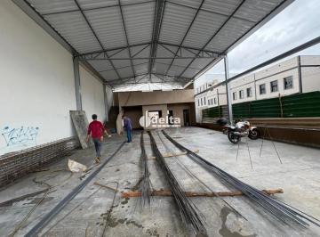 Comercial · 300m² · 3 Vagas · Galpão disponível para Locação no bairro Nossa Senhora Aparecida em Uberlândia-MG