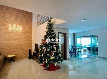 Casa · 380m² · 3 Quartos · 4 Vagas · Casa Residencial Condomínio em Uberlândia