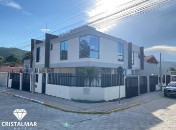Casa · 80m² · 3 Quartos · 2 Vagas · Sobrado à venda em Bombinhas, pronto para morar!