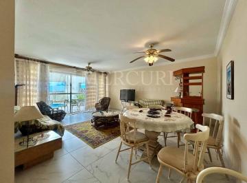 973a532bc1606d702cd52bc021c146b40447e2ca · Cobertura no Guarujá, Pitangueiras, 3 Quartos, Sendo 1 Suíte, Piscina e Sacada com Vista para Mata -
