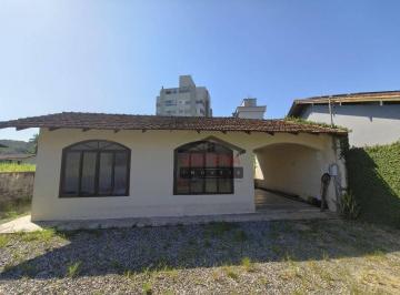 a5f543ecdd4c7365177761d16e0b62d9da9610c9 · Casa averbada. Em um dos melhores bairros de Joinville/SC, o bairro Santo Antônio,