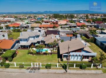 Casa · 445m² · 6 Quartos · 3 Vagas · Casa em 3 terrenos em Xangri Lá