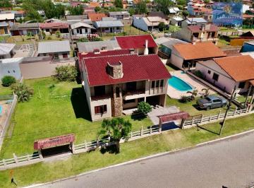Casa · 250m² · 8 Quartos · 3 Vagas · Casa em 3 terrenos em Imbé