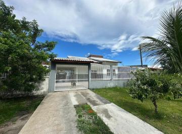 Casa de 2 quartos, Matinhos · Ampla residência com piscina à venda no Centro.