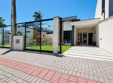 Casa · 87m² · 3 Quartos · 2 Vagas · Casa com Piscina e 03 Dormitórios, Apenas 260 Metros da Praia no Rainha do Mar em Itapoá Sc!