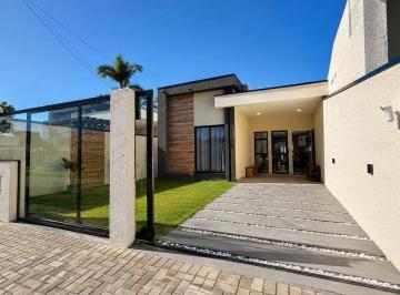 Casa · 87m² · 3 Quartos · 2 Vagas · Casa com Piscina e 03 Dormitórios, Apenas 260 Metros da Praia no Rainha do Mar em Itapoá Sc!