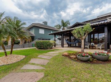 Casa · 218m² · 3 Quartos · 2 Vagas · Casa térrea com 3 dormitórios, lote com 502m² no condomínio fechado Capão da Canoa