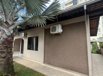 Casa de 3 quartos, Blumenau · Encante-se com esta charmosa casa totalmente térrea na Velha Central á 300mts da Cooper Omino.