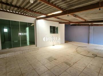 Casa · 300m² · 3 Quartos · 3 Vagas · Casa com 3 quartos sendo 2 suíte disponível para locação no bairro Aclimação em Uberlândia - MG.
