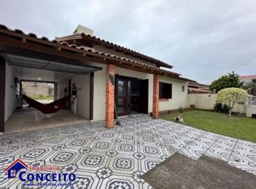 Casa de 3 quartos, Imbé · C1104 - Ótima residência composta de 03 dormitórios no Centro de Imbé