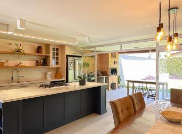 Casa · 214m² · 5 Quartos · 5 Vagas · SOBRADO MOBILIADO NO BOA VISTA - R$ 1.400.000,00