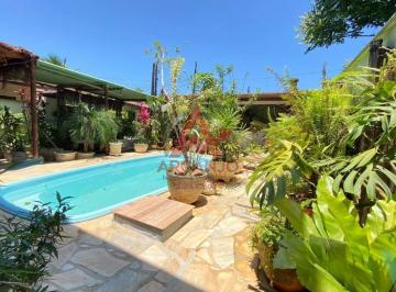 Casa · 200m² · 3 Quartos · 2 Vagas · Casa Padrão com 03 dormitórios , 02 suítes,  bem localizada