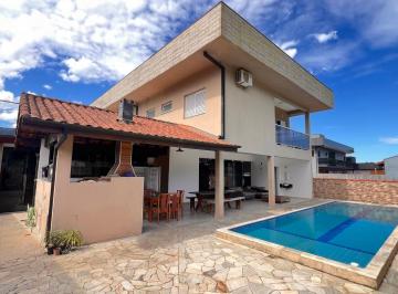 Casa · 600m² · 4 Quartos · 4 Vagas · Casa Em Condomínio Fechado Com 4 Suítes A Venda