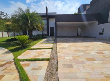 Casa · 233m² · 3 Quartos · 4 Vagas · Imóvel de Alto Padrão com Arquitetura Moderna e Fino Acabamento
