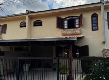 Casa · 101m² · 3 Quartos · 4 Vagas · Sobrado à Venda no bairro Bacacheri em Curitiba