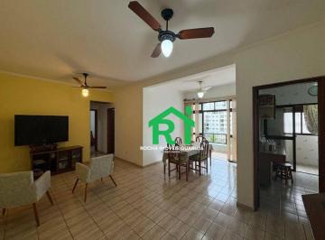 Sala · Apartamento à beira mar com 2 quartos (1 suíte), 1 vaga à venda no Tombo, Guarujá