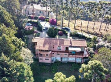 Casa de 4 quartos, Campos do Jordão · Charme de Casa de Campo com a Conveniência do centrinho badalado de Campos do Jordão