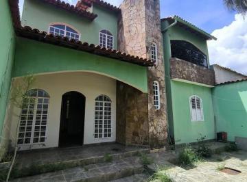 Casa de 5 quartos, Brasília · 5 Quartos com suíte e banheira- Casa vazada com 2 entradas independentes