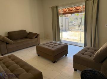 Foto 05 · Casa em Meaípe. Reformada e ampliada. Próxima à praia. 128 m2 com 3 quartos, suíte, 4 vagas, área de