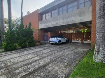 f6f281c1e3a4.jpg · Casa com amplo terreno em Alphaville