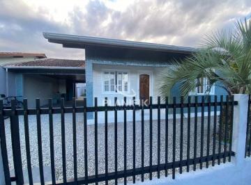 Casa · 100m² · 3 Quartos · 2 Vagas · Casa à venda com 3 quartos, 2 banheiros, 2 vagas de garagem, área de festa e jardim.