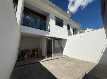 Casa · 125m² · 3 Quartos · 2 Vagas · Casa Geminada de 3 quartos no Três Barras