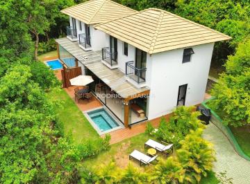 Casa · 115m² · 3 Quartos · 2 Vagas · Casa Alto Padrão em Praia do Forte | Cond. Praia do Castelo | 3 Suítes | Porteira Fechada | Piscina 