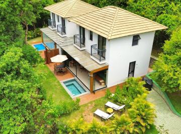 Casa · 115m² · 3 Quartos · 2 Vagas · Casa Alto Padrão em Praia do Forte | Cond. Praia do Castelo | 3 Suítes | Porteira Fechada | Piscina