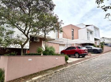 Casa · 213m² · 3 Quartos · 2 Vagas · Sobrado à venda em condomínio com vista para a Pedra Grande em Atibaia