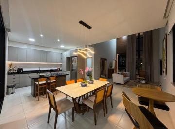 Casa · 260m² · 5 Quartos · 2 Vagas · Ótima casa com 4 suítes e 400m² dentro de condomínio e regularizada no Park Way