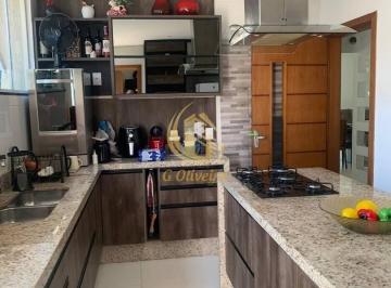 Casa · 178m² · 3 Quartos · 2 Vagas · Vende-se Casa, 3 quartos, 1 suíte, 2 vagas, A/C 178m² - A/T 350m2.