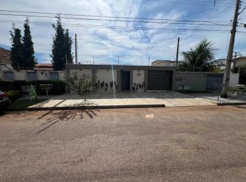 Casa · 212m² · 3 Quartos · 4 Vagas · Casa Térrea Alto Padrão 3 Quartos - Quadra 108 Sul