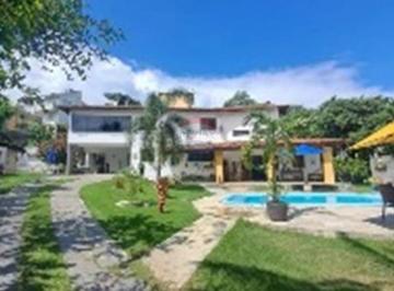 Casa · 360m² · 6 Quartos · 15 Vagas · Casa de Luxo em Bonsucesso com Lazer e Conforto