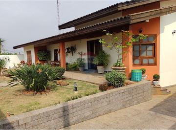 Casa · 343m² · 3 Quartos · 10 Vagas · Seu Refúgio dos Sonhos em Cosmópolis, SP