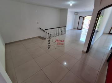 Casa · 280m² · 3 Quartos · Casa assobradada (locação) R$ 5 mil (Antiga Av Hum)