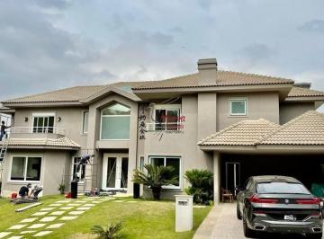 Casa · 510m² · 4 Quartos · 6 Vagas · Sobrado 4 suítes R$ 45 mil (Locação) Alphaville