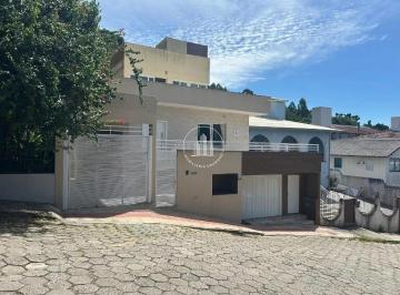 Casa · 254m² · 5 Quartos · 4 Vagas · Casa 6 Quartos com 2 Suítes e 254m² - Trindade