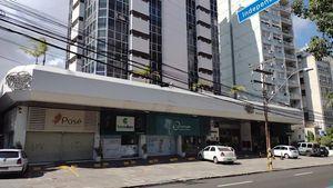 Comercial · 44m² · 1 Quarto · 1 Vaga · LOJA TÉRREA NA GALERIA QUINTA AVENIDA CENTER, Bairro Moinhos ,45,38 m2 com mezanino com vaga de gara