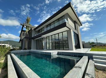 Casa · 630m² · 5 Quartos · 4 Vagas · Caledônia Casa 05 suítes a venda Camboriú Condomínio Fechado
