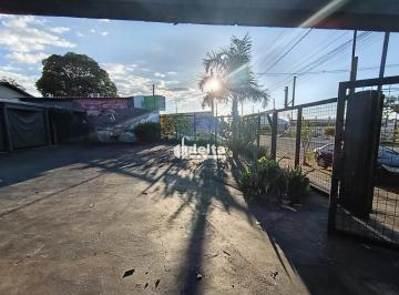 Comercial · 600m² · 10 Vagas · Galpão disponível para locação no bairro Segismundo Pereira em Uberlândia-MG