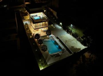 Casa · 1567m² · 5 Quartos · Casa 5 quartos com quadra beach tênis no Aldeias do Lago