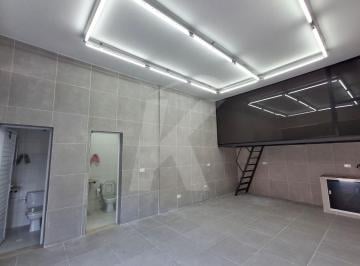 Comercial · 60m² · Salão comercial medindo 60 m² com 2 banheiros.