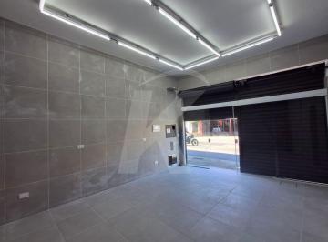 Comercial · 40m² · Salão comercial medindo 60 m² com 2 banheiros.
