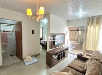 Casa · 200m² · 3 Quartos · 2 Vagas · Casa residencial com 3 quartos disponível para venda no bairro Monte Hebron em Uberlândia-MG