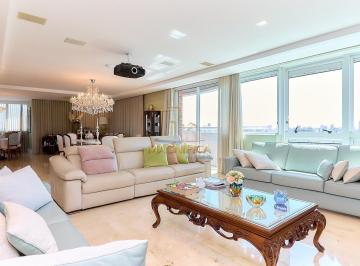 Apartamento · 297m² · 4 Quartos · 3 Vagas · Apartamento à venda no Batel – Elegância Clássica