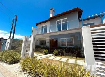 451cc815bef0579140b7af449723f01c461b4d5d · Excelente sobrado no Green Village