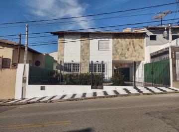 Casa · 197m² · 3 Quartos · 5 Vagas · Casa de 03 dormitórios, sendo 01 suíte com closet, à venda na Vila Lavínia, Mogi das Cruzes - SP