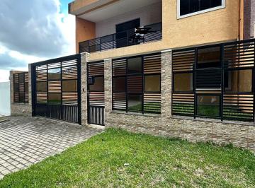 Casa · 157m² · 3 Quartos · 3 Vagas · Sobrado com ático no Centro de Araucária, 3 quartos, suíte com hidro, 157m², quintal e excelente loc